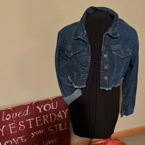Cropped jean jacket sz medium